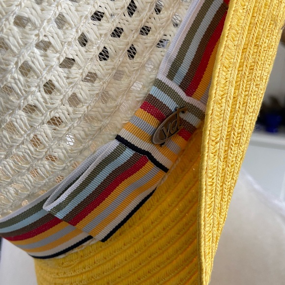 Cyd - Picture 2 of 4